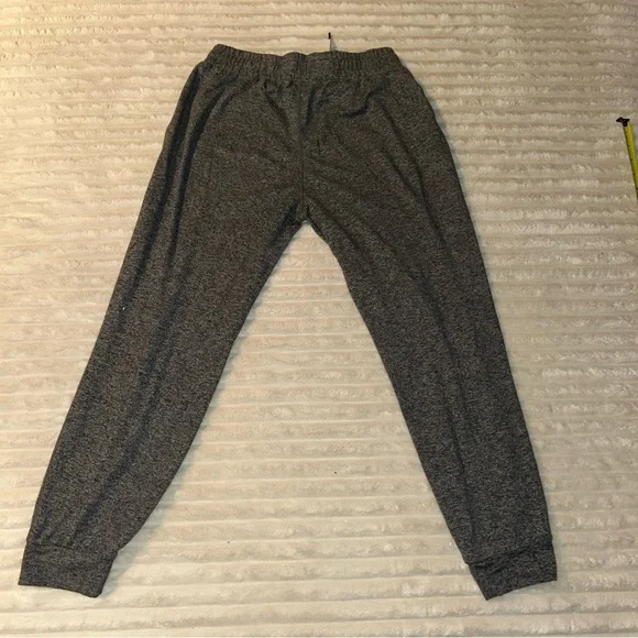 Vuori Women's Gray Jogger Pants - Picture 7 of 8